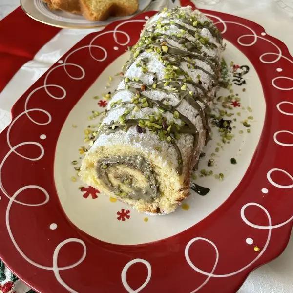 Ricetta Rotolo di pandoro con crema al pistacchio e mascarpone #NataleAltaCucina di midivertoacucinare