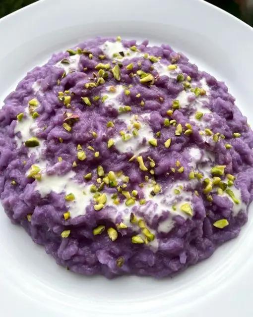 Ricetta Risotto con cavolo cappuccio viola, gorgonzola e granella di pistacchi di midivertoacucinare