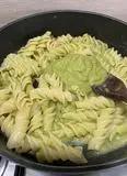 Immagine del passaggio 4 della ricetta Fusilloni con crema di zucchine, speck croccante e pecorino