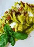 Immagine del passaggio 7 della ricetta Fusilloni con crema di zucchine, speck croccante e pecorino