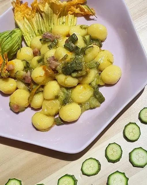 Ricetta Gnocchi con zucchine, pancetta e fuori di zucca di ipasticcidiangyesara