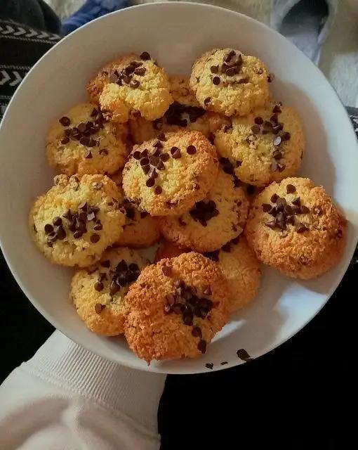 Ricetta Biscottini al cocco con gocce di cioccolato di FrancescaBertaglio