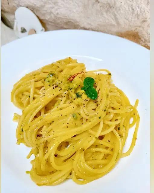 Ricetta Spaghetti in crema di fiori di zucca, zucchine e zafferano di pupiepappe