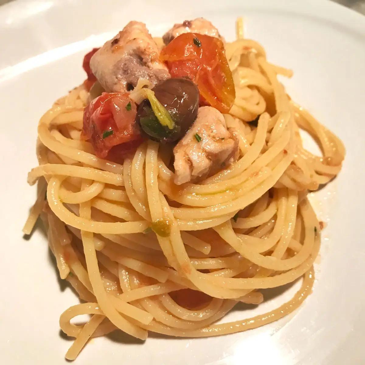 Ricetta Spaghetti datterini, tonno fresco e taggiasche di passione_cucina