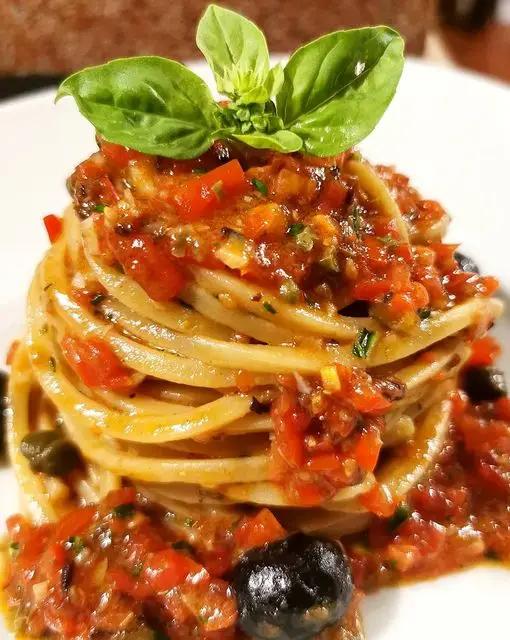 Ricetta "Spaghetti con pesto alla Siciliana" di ninoilpastaro