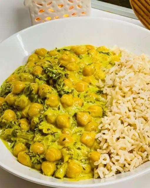 Ricetta Curry di ceci con cime di rapa e riso basmati 💛 di chiara_healthytales