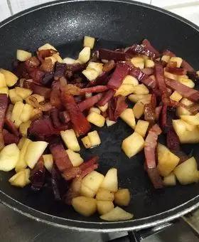 Immagine del passaggio 4 della ricetta Risotto mele,noci e speck