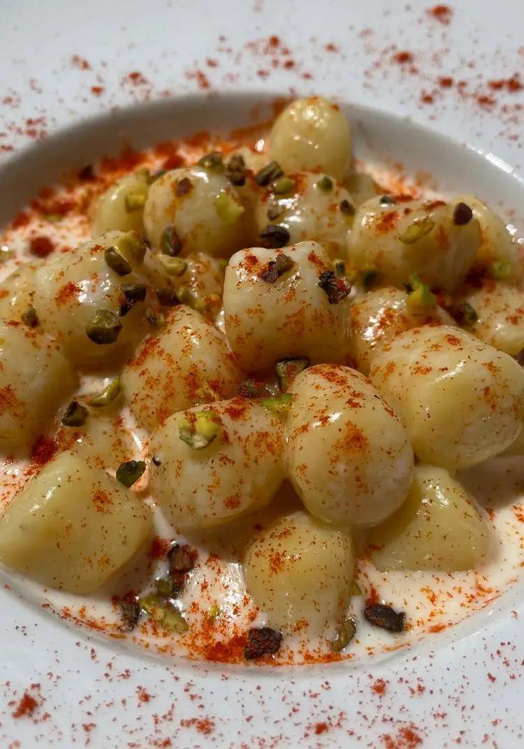 Ricetta Gnocchi di patate con fonduta di Taleggio, granella di pistacchi e paprika dolce. di _foodcry_