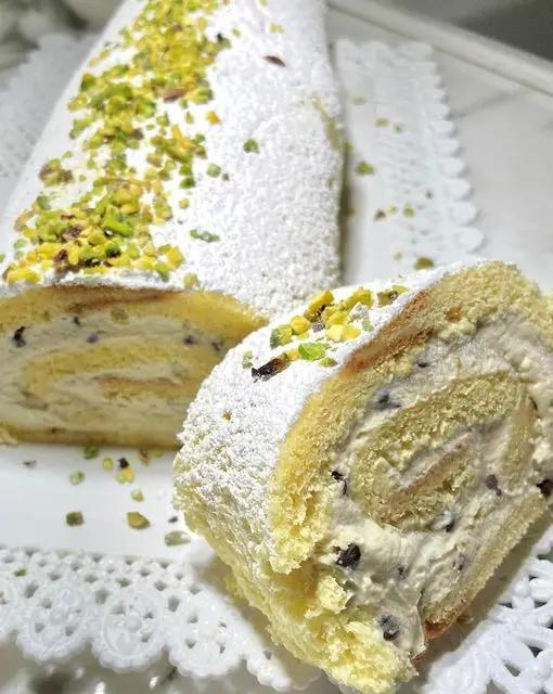 Ricetta Rotolo di Pandoro con Ricotta, pistacchio e gocce di cioccolato di r.a.foodandtaste