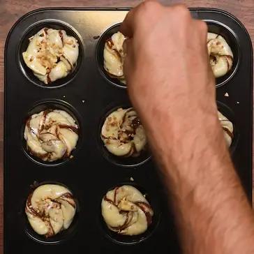 Immagine del passaggio 7 della ricetta Muffin sfogliati alla nutella