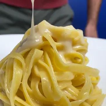 Immagine del passaggio 7 della ricetta Fettuccine burro e parmigiano