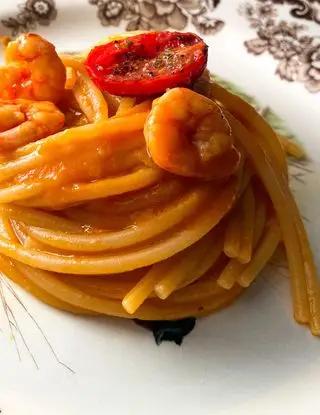Ricetta Spaghetti pomodoro gamberi e la loro bisque 🦐 di robertobuemi