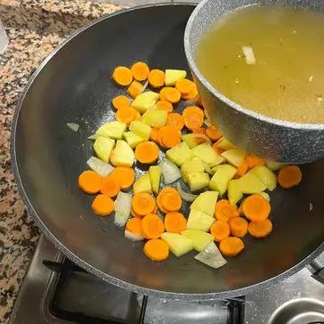 Passaggio 2920 della ricetta Vellutata di carote, taleggio e gorgonzola con cipolle gratinate
