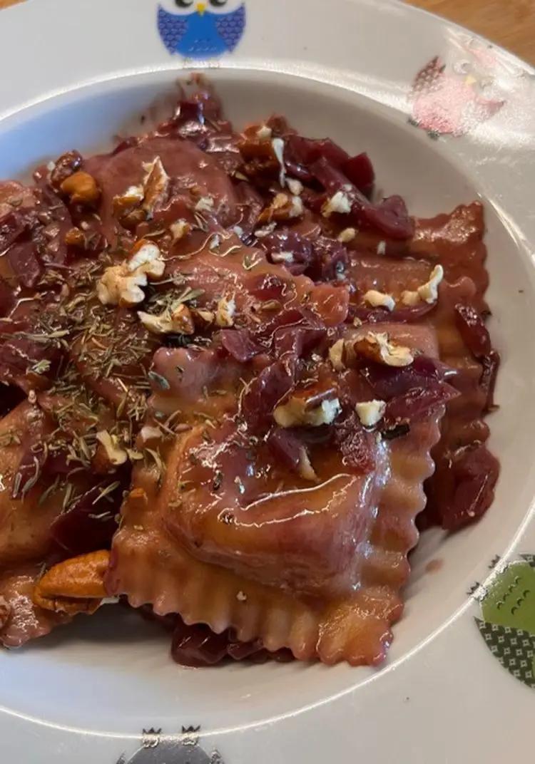Ricetta Ravioli salsiccia e funghi con cipolla rossa e vino rosso di giadaconti