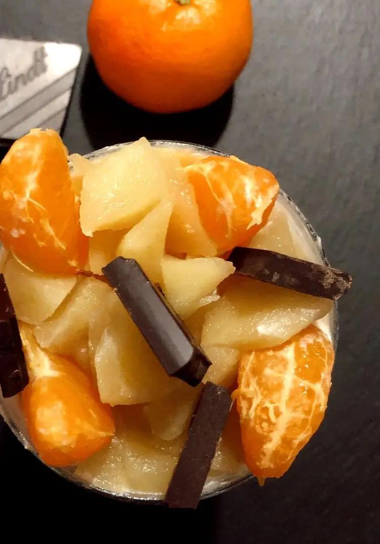 Ricetta Mousse di robiola all'arancia con mandarini, mele e cioccolato fondente di giadaconti