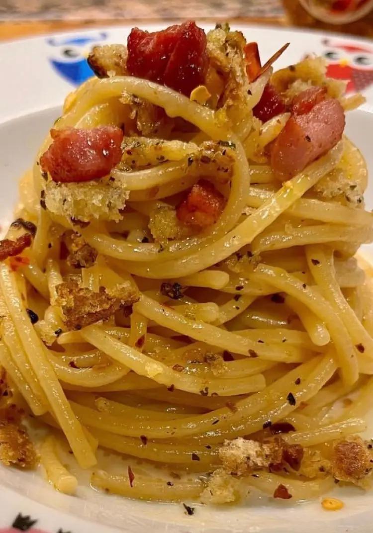 Ricetta Spaghetti Garofalo aglio, olio, peperoncino, crema di grana, pane aromatizzato, pancetta di giadaconti
