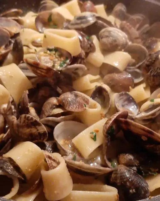 Ricetta Calamarata con vongole e pistacchi di giusy46