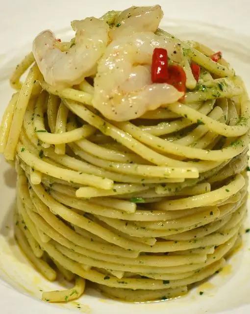 Ricetta Spaghetti con gamberi marinati e pesto di prezzemolo. di giupis