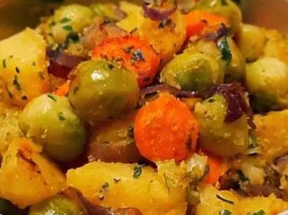 Ricetta Patate carote e cavoletti di Bruxelles di Che_mangiamo_oggi