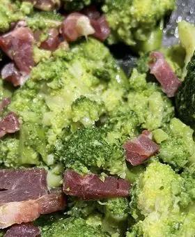 Immagine del passaggio 1 della ricetta Torta salata con broccoli , mozzarella e speck