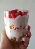 Immagine del passaggio 6 della ricetta Dolce al cucchiaio  fragole e yogurt
