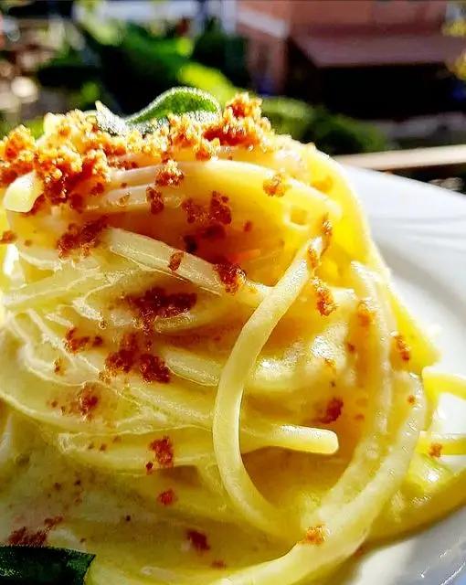 Ricetta Spaghetto olio, parmigiano, salvia e mollica croccante!💛💛💛 di dianacorradetti