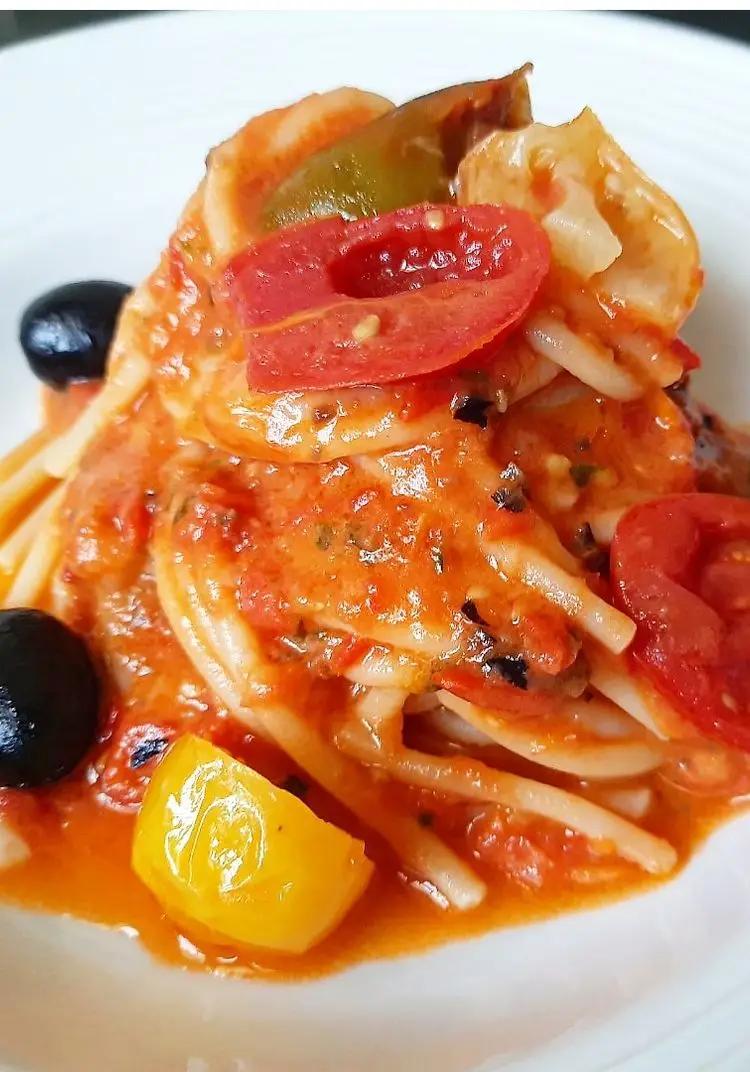 Ricetta Spaghetto ai 3 datterini, pomodoro pixel e olive nere!💛❤🧡 di dianacorradetti