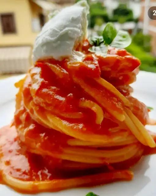 Ricetta Spaghetto pomodoro, bufala e basilico!❤❤❤ di dianacorradetti