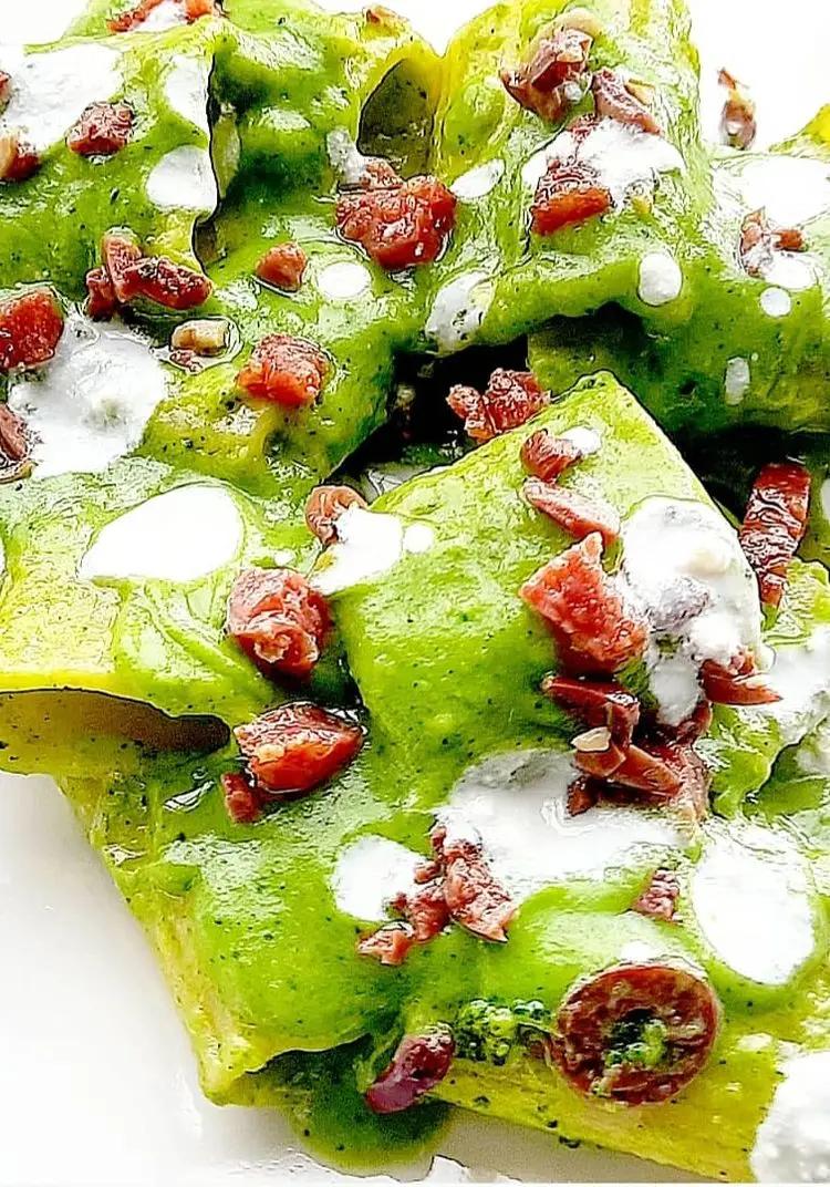 Ricetta Pacchero in crema di broccolo, salamino piccante, olive battute al coltello e caprino!💚💚💚 di dianacorradetti