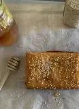 Immagine del passaggio 5 della ricetta SAGANAKI - feta in pasta fillo, miele e sesamo
