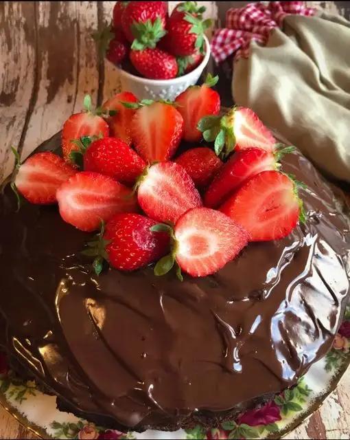 Ricetta Torta al cioccolato e  fragole 🍓🤎 di mariangelatodaro83
