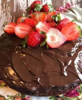 Immagine del passaggio 1 della ricetta Torta al cioccolato e  fragole 🍓🤎
