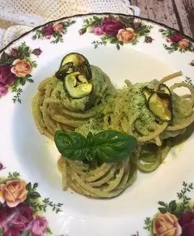Immagine del passaggio 1 della ricetta Spaghetti integrali con pesto di zucchine