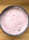 Immagine del passaggio 5 della ricetta Cheesecake di Macedonia di Yogurt alla Frutta Per questa Cheesecake senza cottura ho utilizzato dei