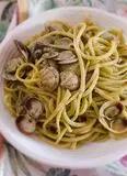 Immagine del passaggio 7 della ricetta Spaghetti con Vongole e Crema di Prezzemolo
