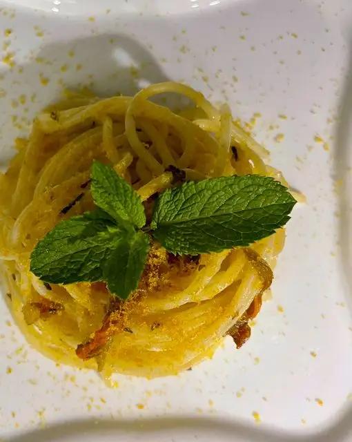 Ricetta Spaghetti quadrati al lime, menta, fiori di zucca e bottarga di unaforchettadigitale