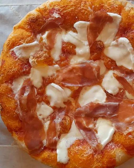 Ricetta Pizza Margherita ad alta idratazione di annamariaincucina