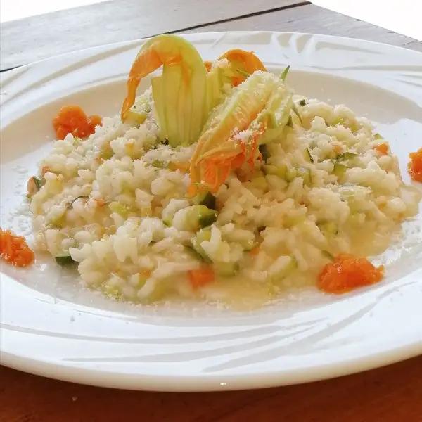 Ricetta Risotto leggero di zucchine fiori di zucca mantecato con crema di carote. di Le_ricette_di_Romina_