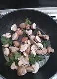 Immagine del passaggio 1 della ricetta Filetto di maiale scaloppato con funghi di stagione e Rosti di patate burro e salvia