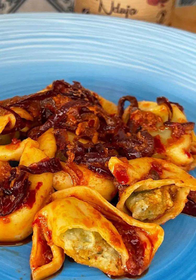Ricetta Tortelloni ricotta e spinaci alla ‘nduja e cipolla rossa di i_love_casa_mia