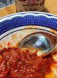 Immagine del passaggio 5 della ricetta Tortelloni ricotta e spinaci alla ‘nduja e cipolla rossa