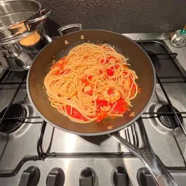 Passaggio 11 della ricetta Spaghetti con Gamberoni