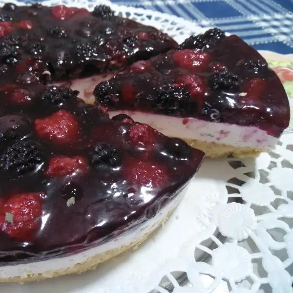 Ricetta Cheesecake ai frutti di bosco senza cottura in forno di ricettegustose.it