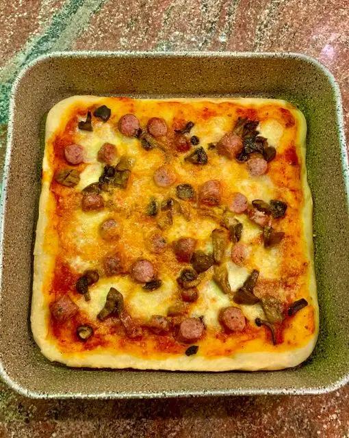 Ricetta Pizza ad alta idratazione - impasto, maturazione e lievitazione - salsiccia e funghi porcini! di ognipiattounemozione
