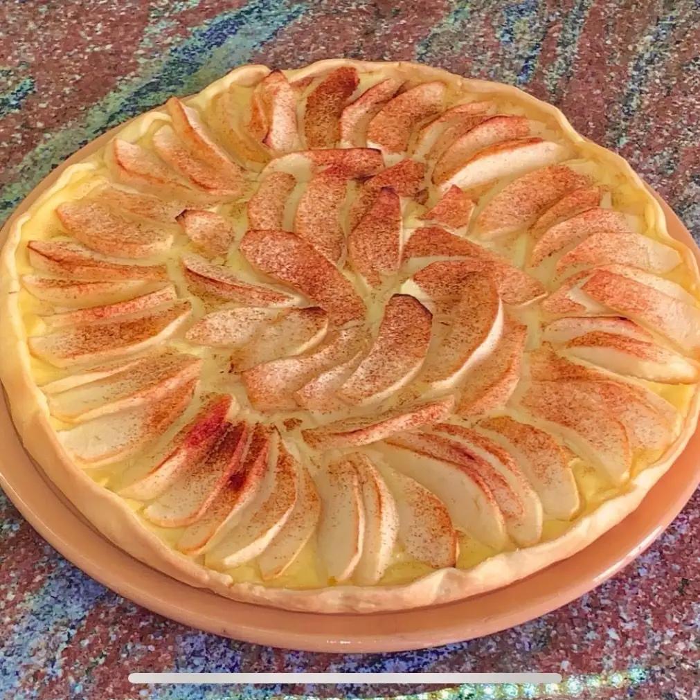 Ricetta Torta di mele con crema pasticcera e cannella -  Dolce con pasta brisè facile e veloce! di ognipiattounemozione