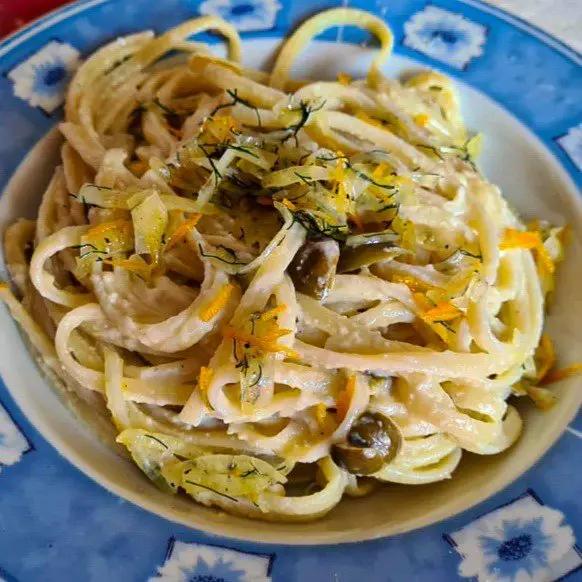 Ricetta LINGUINE AL PESTO DI FINOCCHI
con olive taggiasche di biiancamorii