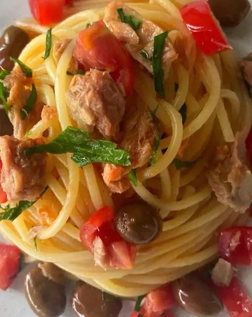 Ricetta Spaghetti al tonno olive e pomodorini di cucina_con_cristina
