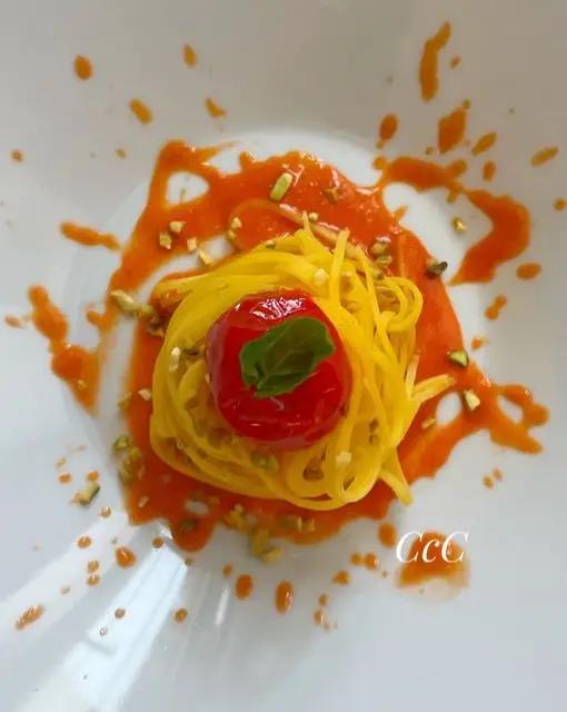 Ricetta Tagliolini con crema di pomodorini caramellati e granella di pistacchi di cucina_con_cristina