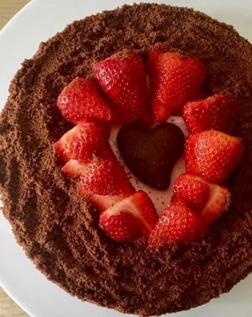 Ricetta Cheesecake fragole 🍓 e cioccolato 🍫 senza cottura di valentina63