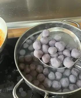 Immagine del passaggio 4 della ricetta Gnocchi di patate viola con cozze e gamberi